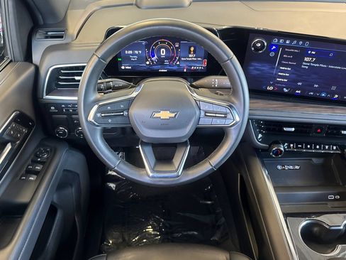 Used 2025 Chevrolet Suburban LT RWD image 15