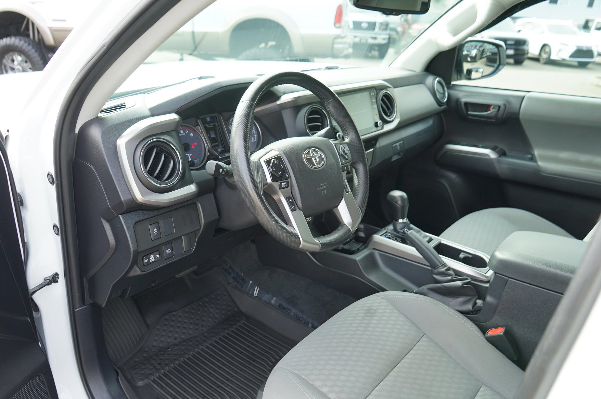 Used 2021 Toyota Tacoma SR5 AWD/4WD image 13