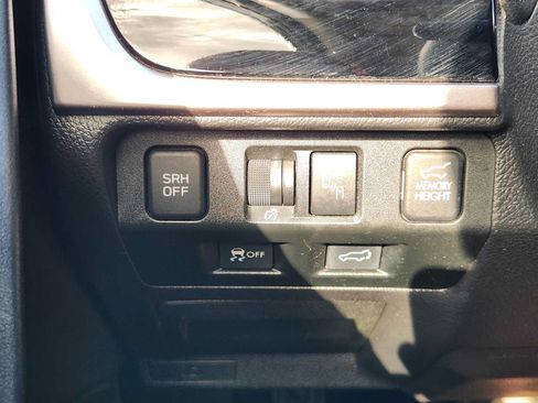 Used 2018 Subaru Forester 2.5i Touring AWD/4WD image 21
