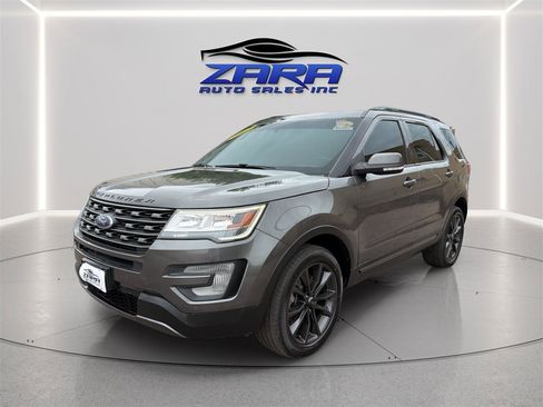 Used 2017 Ford Explorer XLT w/ Equipment Group 202A AWD/4WD image 3