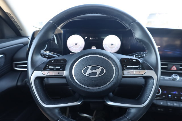 Used 2025 Hyundai Elantra SEL FWD image 17