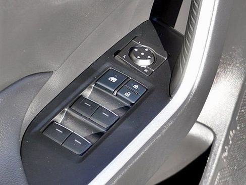 Used 2022 Toyota RAV4 XLE w/ Convenience Package FWD image 24