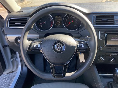 Used 2018 Volkswagen Jetta S image 9