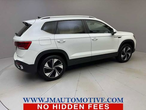 Used 2024 Volkswagen Taos SE AWD/4WD image 5