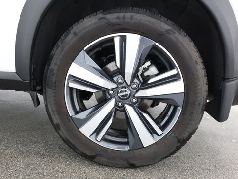 Used 2024 Nissan Rogue SL image 9