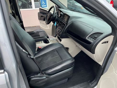 Used 2019 Dodge Grand Caravan SXT FWD image 27