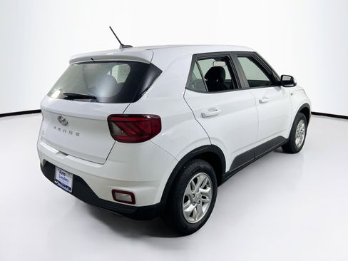 Used 2024 Hyundai Venue SE image 5