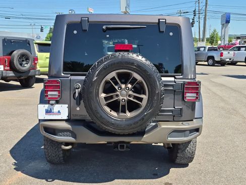 Used 2016 Jeep Wrangler Unlimited Sahara AWD/4WD image 7