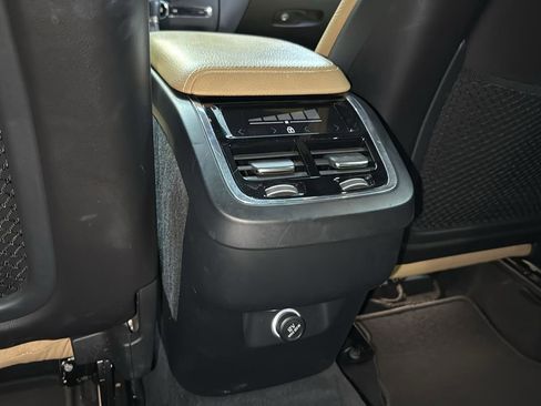 Used 2018 Volvo XC60 T6 Inscription w/ Convenience Package image 28