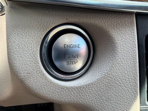 Used 2016 Mercedes-Benz E 350 4MATIC Sedan image 23