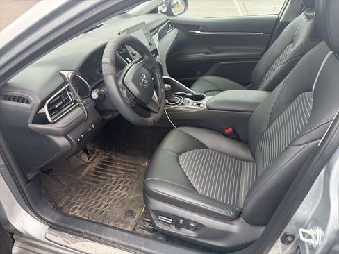 Used 2023 Toyota Camry SE image 3