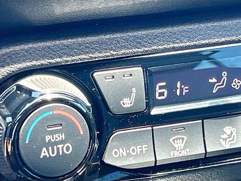 Used 2023 Nissan Kicks SR w/ SR Premium Package FWD image 16