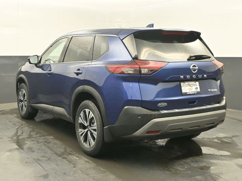Used 2021 Nissan Rogue SV w/ Premium Package image 6