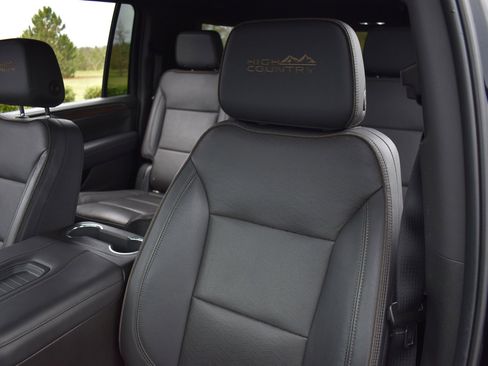 Used 2021 Chevrolet Suburban High Country image 11