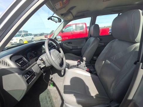 Used 2001 Chevrolet Tracker LT image 5