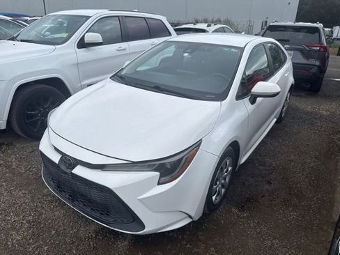 Used 2020 Toyota Corolla LE FWD image 3