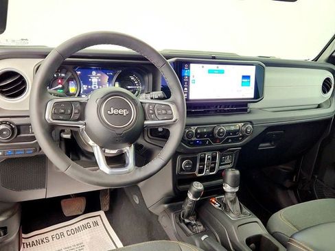Used 2025 Jeep Wrangler Unlimited Sahara AWD/4WD image 11