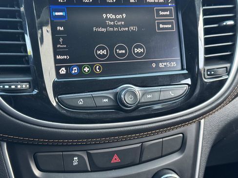 Used 2021 Chevrolet Trax LT w/ LT Convenience Package FWD image 22