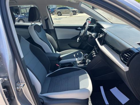 Certified 2025 Volkswagen Taos S FWD image 34