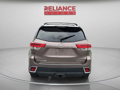 Used 2017 Toyota Highlander Limited AWD/4WD image 5