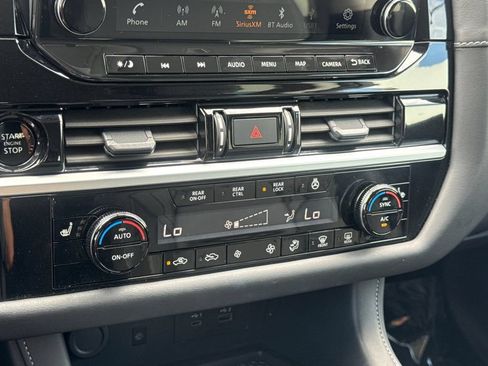 Used 2025 Nissan Pathfinder SL FWD image 20