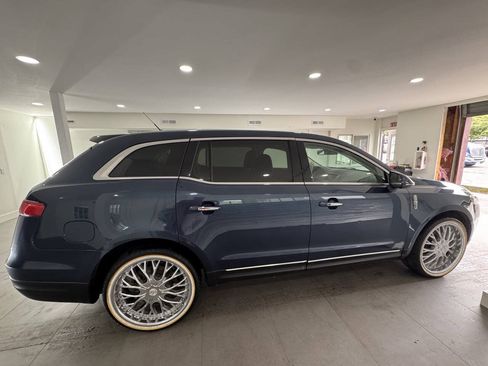 Used 2017 Lincoln MKT FWD image 7