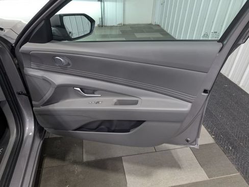 Used 2024 Hyundai Elantra SEL w/ Convenience Package FWD image 27
