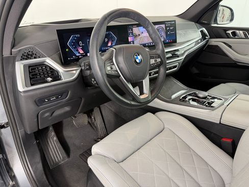 Used 2024 BMW X5 xDrive40i w/ Premium Package image 4