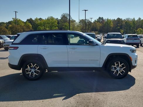 Used 2024 Jeep Grand Cherokee Limited RWD image 6
