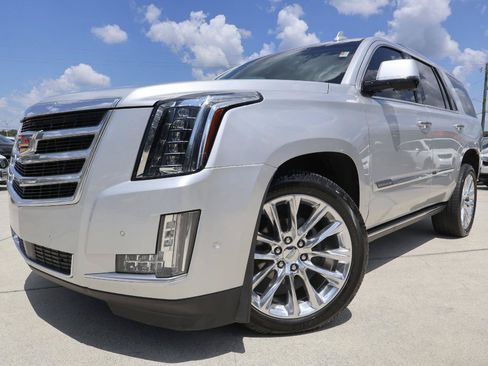 Used 2017 Cadillac Escalade Premium Luxury AWD/4WD image 2