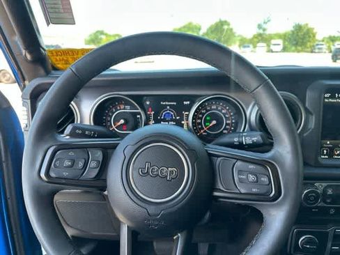Used 2023 Jeep Gladiator Sport AWD/4WD image 10
