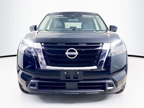Used 2025 Nissan Pathfinder SV FWD image 3