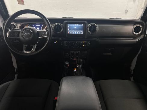 Used 2021 Jeep Wrangler Unlimited Sahara w/ LED Lighting Group AWD/4WD image 12