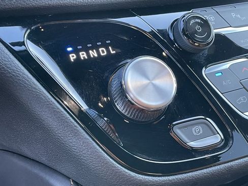 Used 2023 Chrysler Pacifica Pinnacle image 18