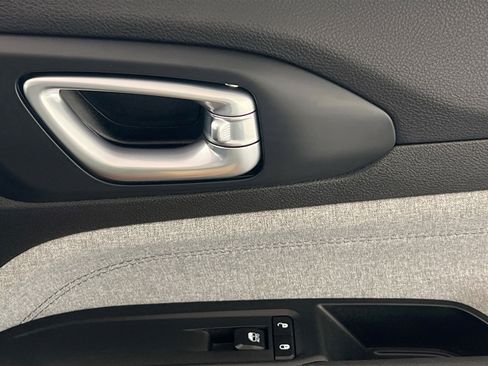 Used 2023 Jeep Compass Sport image 32