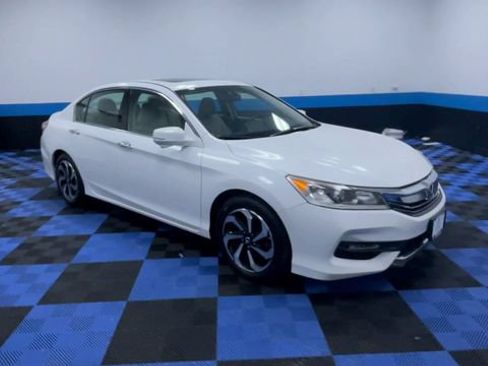 Used 2017 Honda Accord EX-L image 2