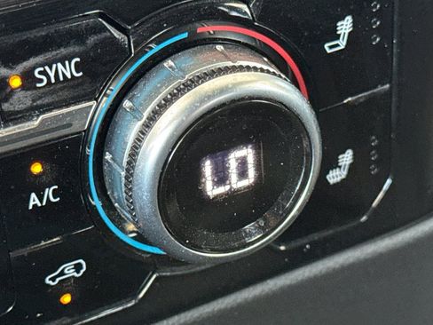 Used 2024 GMC Sierra 1500 SLT image 28