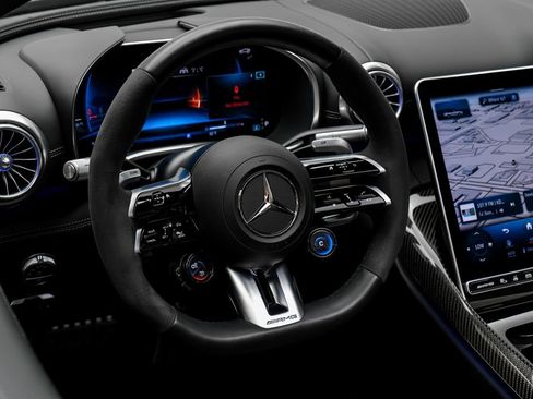Used 2023 Mercedes-Benz SL 63 AMG 4MATIC w/ Driver Assistance Package image 19