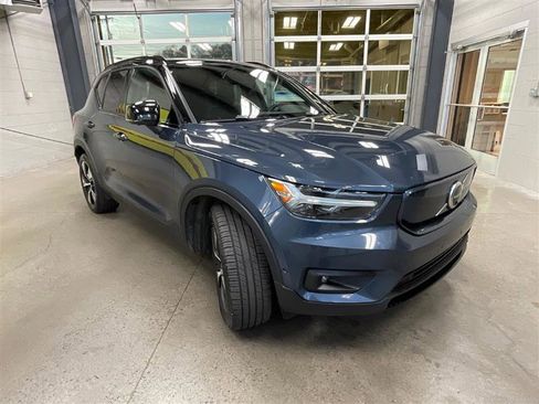 Used 2022 Volvo XC40 P8 Recharge Plus image 7