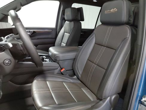 Certified 2026 Chevrolet Suburban High Country AWD/4WD image 5