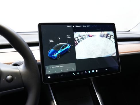 Used 2021 Tesla Model Y Long Range image 45