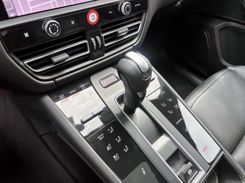 Used 2025 Porsche Macan Turbo AWD/4WD image 35