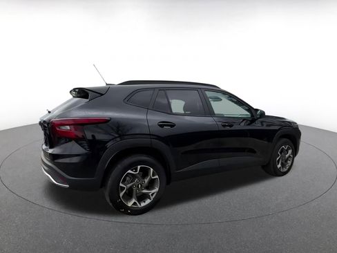 Used 2025 Chevrolet Trax LT w/ LT Convenience Package image 15