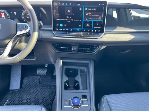 New 2025 Volkswagen Tiguan SE image 11