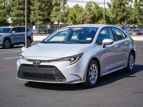 Certified 2024 Toyota Corolla LE FWD image 3