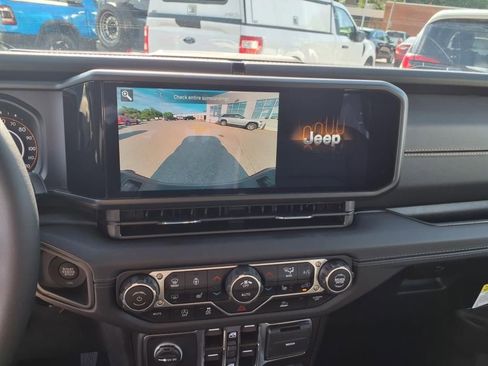 New 2025 Jeep Gladiator High Tide image 17