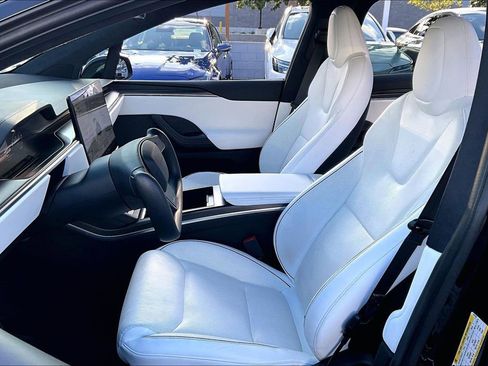 Used 2022 Tesla Model X Plaid image 10