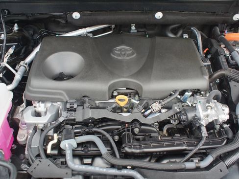 Used 2025 Toyota RAV4 XLE w/ Weather Package AWD/4WD image 28