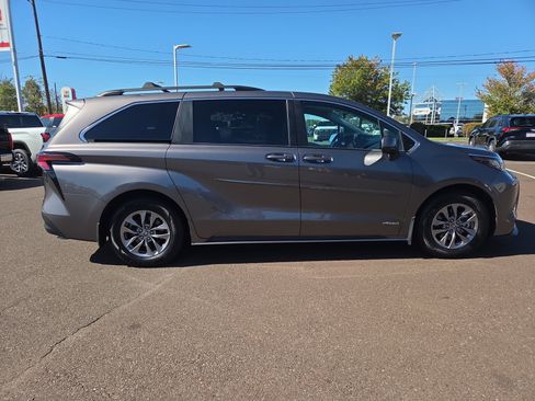 Certified 2021 Toyota Sienna LE image 2