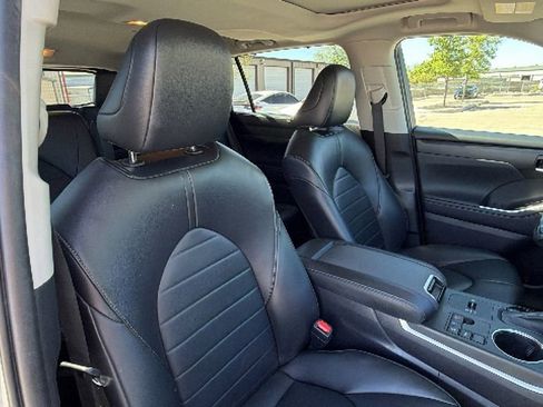 Used 2023 Toyota Highlander XLE image 42